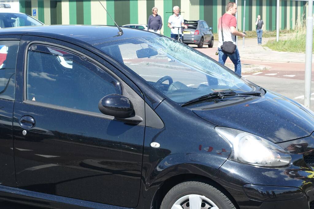 Fietsster ernstig gewond na aanrijding met auto