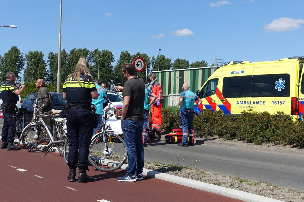Fietsster ernstig gewond na aanrijding met auto