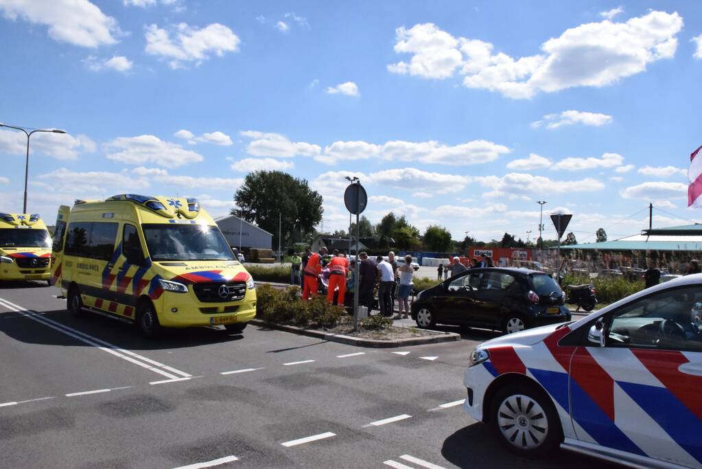 Fietsster ernstig gewond na aanrijding met auto
