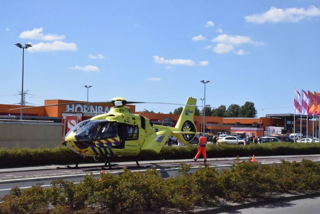 Fietsster ernstig gewond na aanrijding met auto