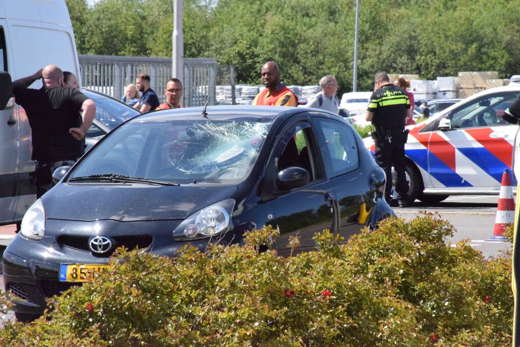Fietsster ernstig gewond na aanrijding met auto