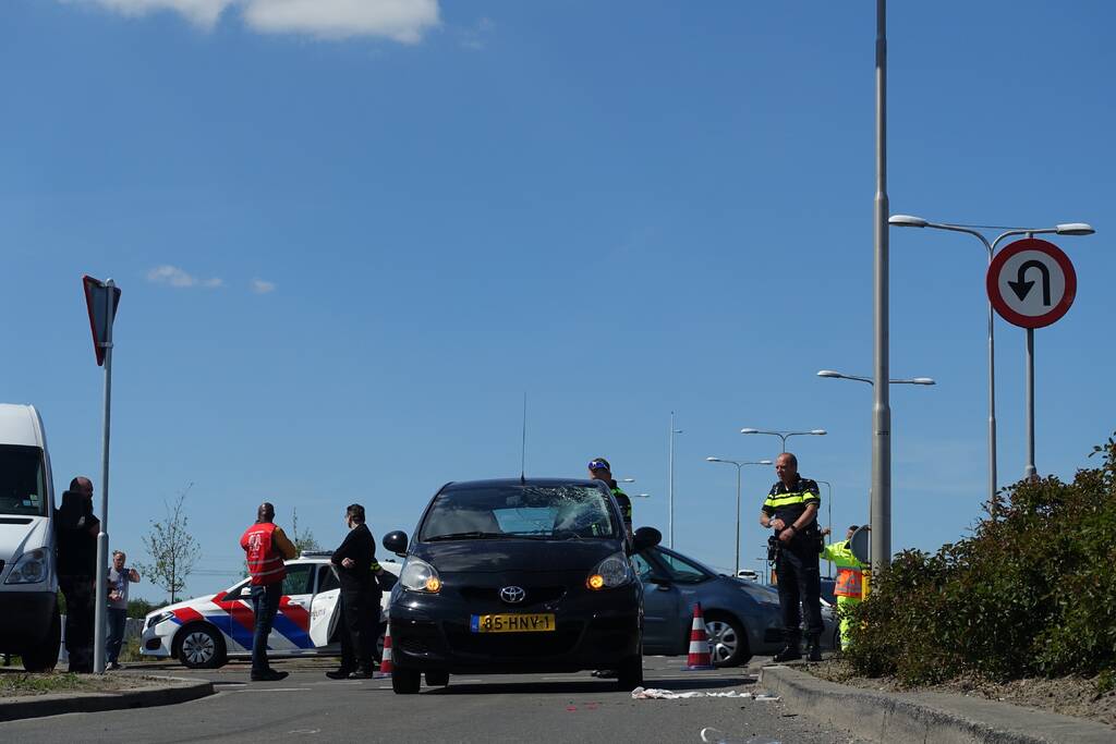 Fietsster ernstig gewond na aanrijding met auto