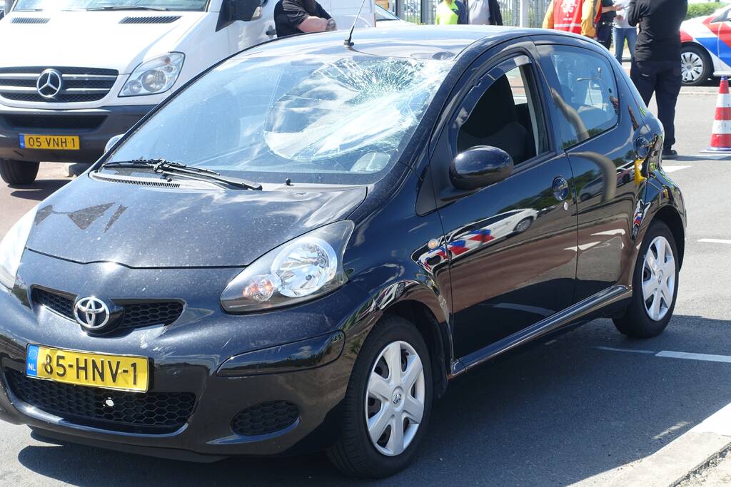 Fietsster ernstig gewond na aanrijding met auto