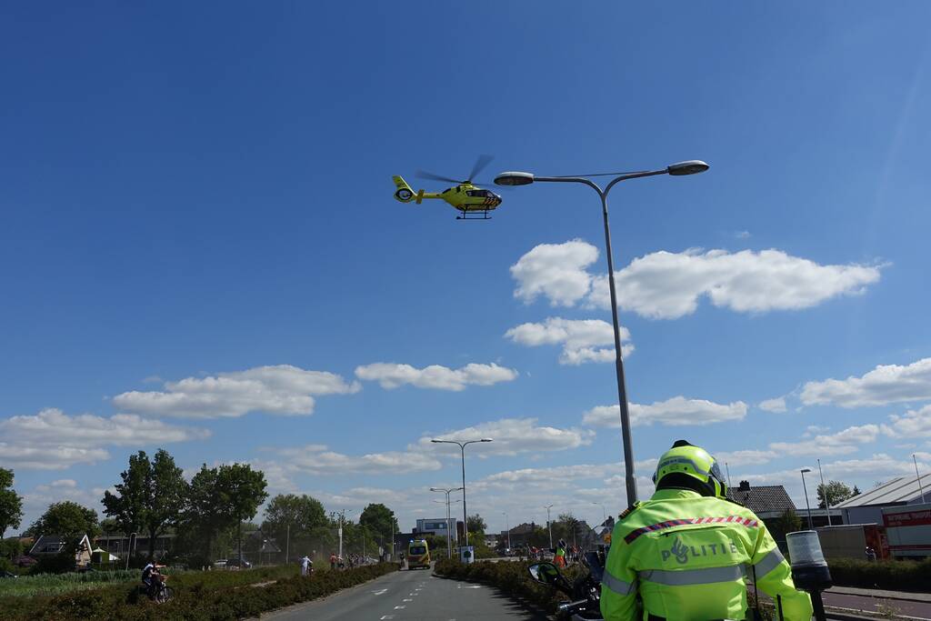 Fietsster ernstig gewond na aanrijding met auto