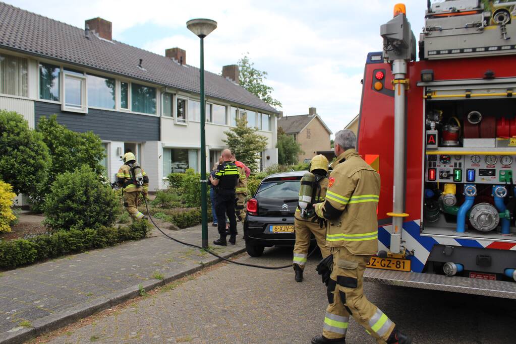 Woning vol rook door droog gekookte pan