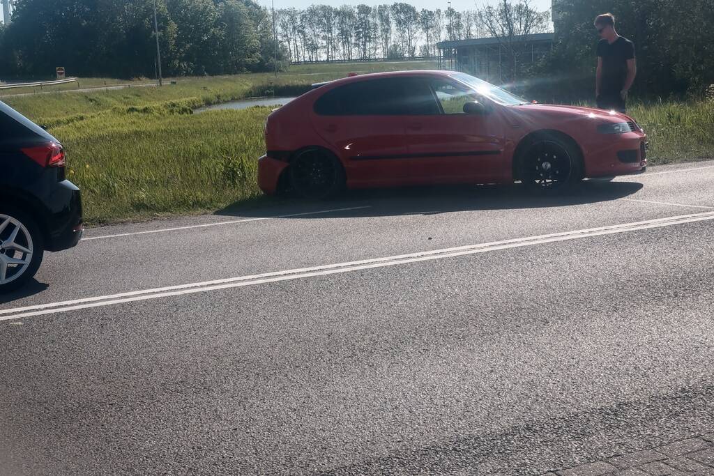 Veel schade bij aanrijding tussen twee auto's