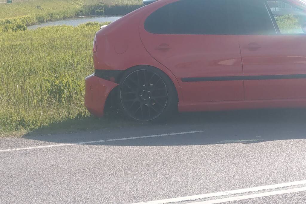 Veel schade bij aanrijding tussen twee auto's