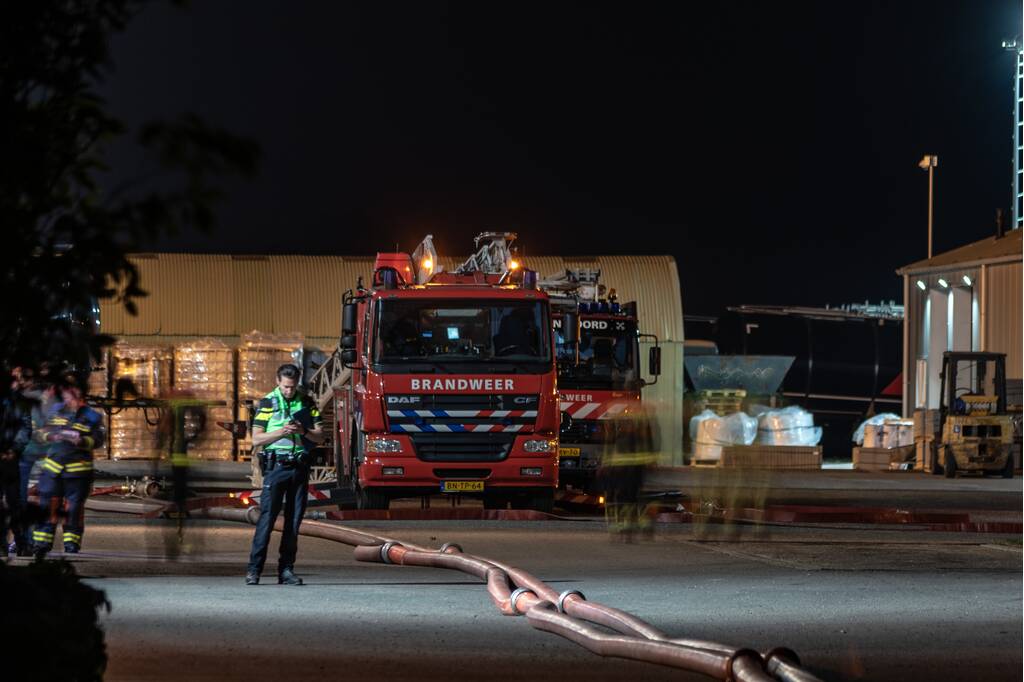 Brand in olietank asfaltfabriek Latexfalt