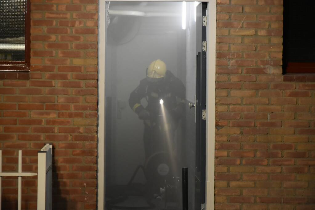 Veel rook bij brand in kelderbox