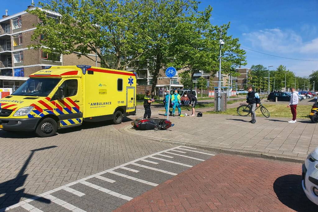 Bromfietser aangereden door bestelwagen