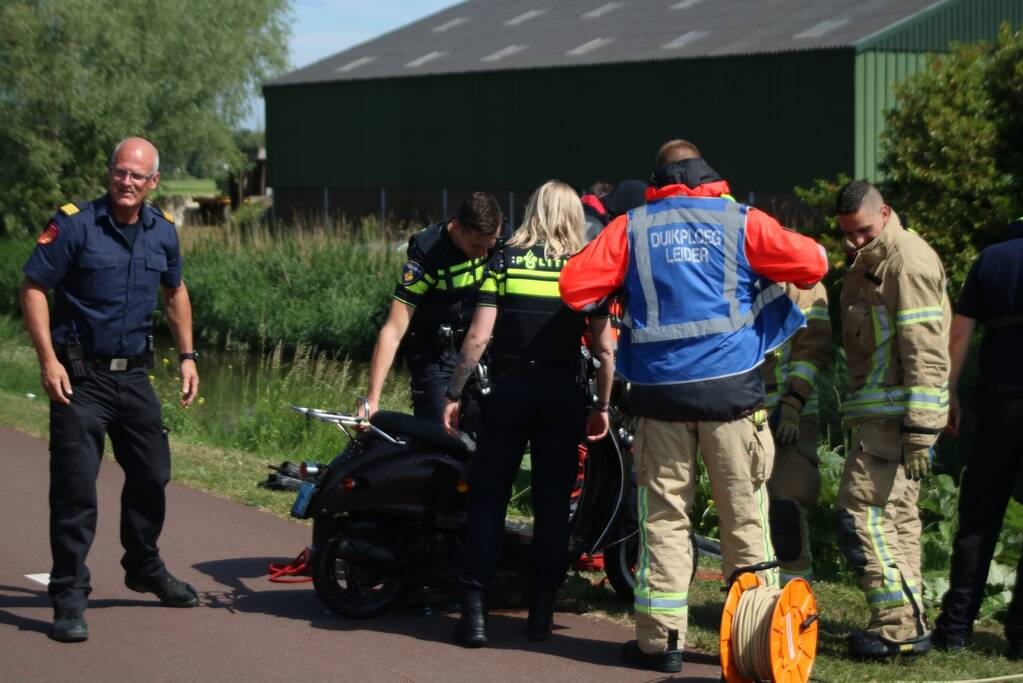 Zoekactie na vondst van onbeheerde scooter