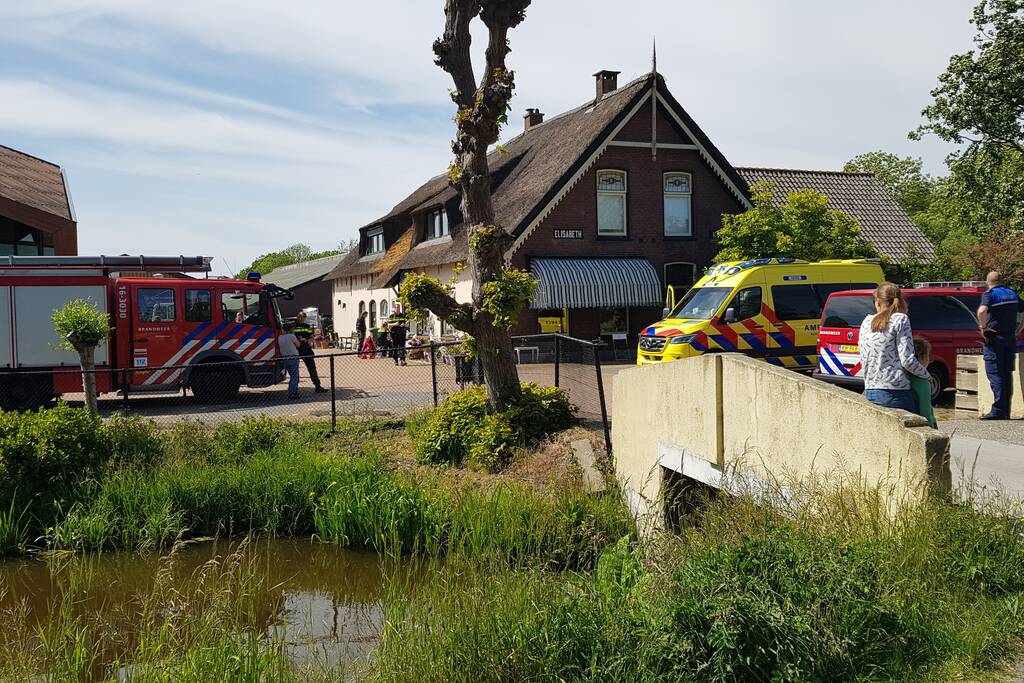 Veel rookontwikkeling bij brand in stal