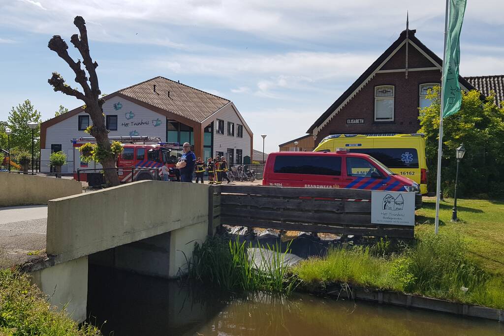 Veel rookontwikkeling bij brand in stal