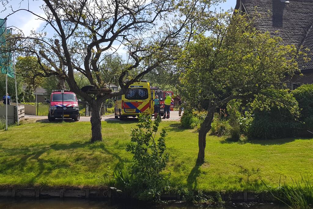 Veel rookontwikkeling bij brand in stal