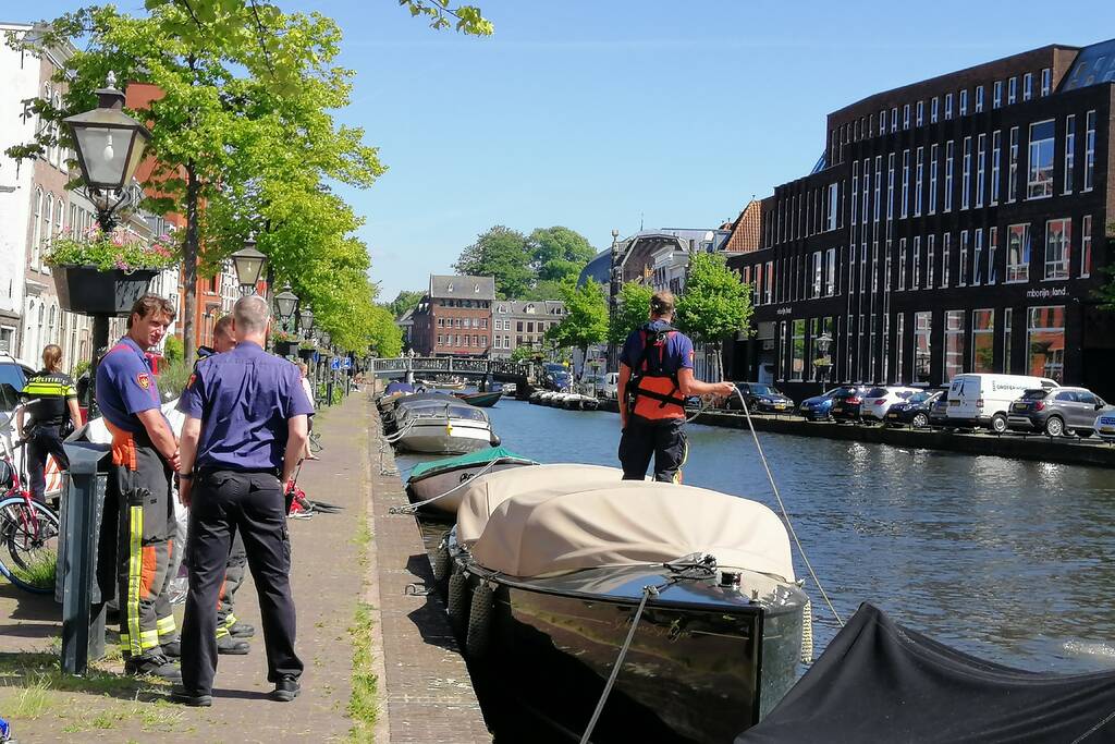 Zoektocht in water naar gedumpte telefoon