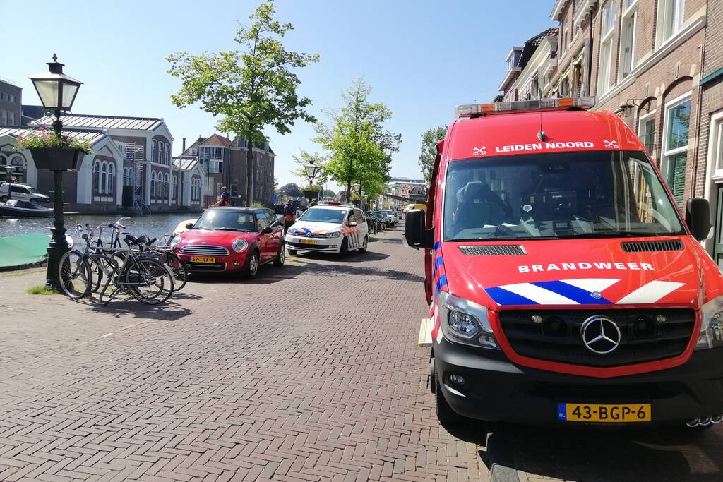 Zoektocht in water naar gedumpte telefoon