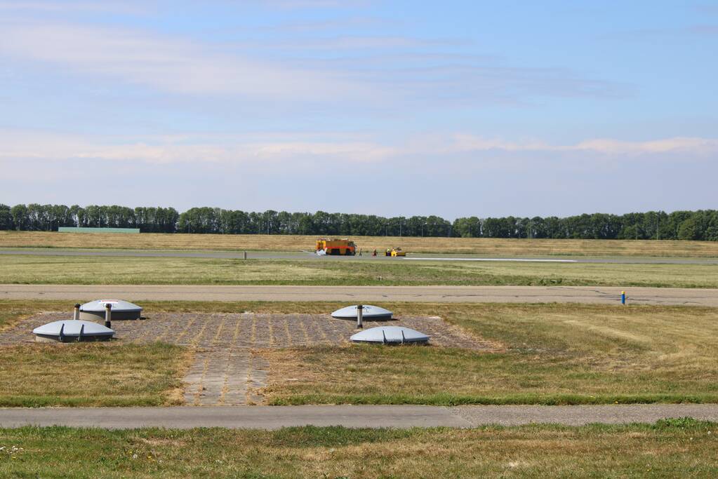 Vliegtuig maakt noodlanding; Lelystad Airport dicht