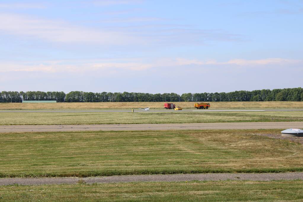 Vliegtuig maakt noodlanding; Lelystad Airport dicht