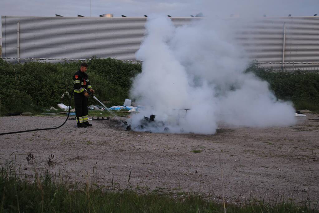 Afvalbrand zorgt voor veel rookontwikkeling