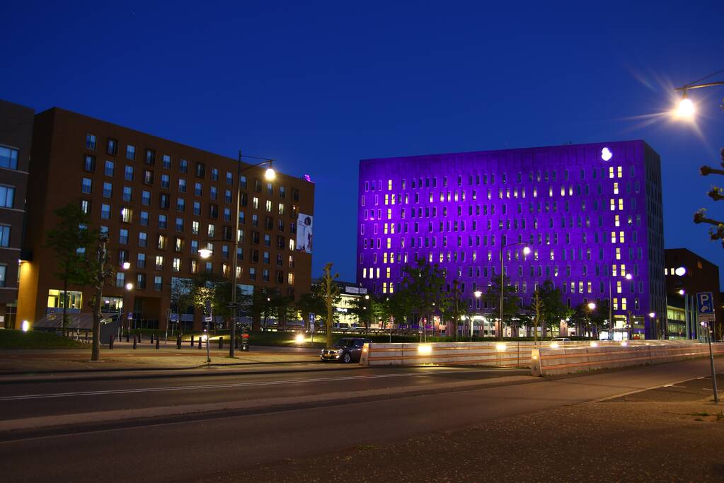 Albert Schweitzer ziekenhuis kleurt paars voor wereld IBD-dag