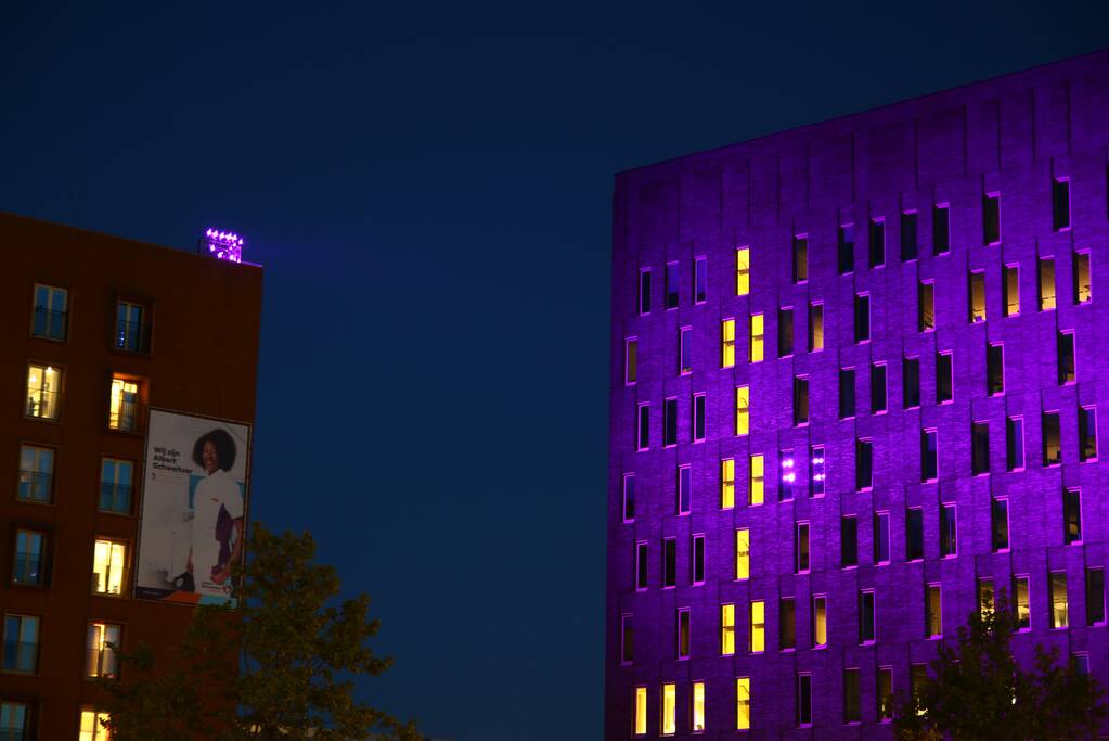 Albert Schweitzer ziekenhuis kleurt paars voor wereld IBD-dag