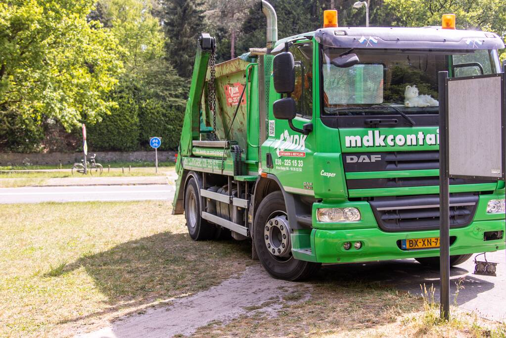 Fietsster ernstig gewond na aanrijding met vrachtwagen