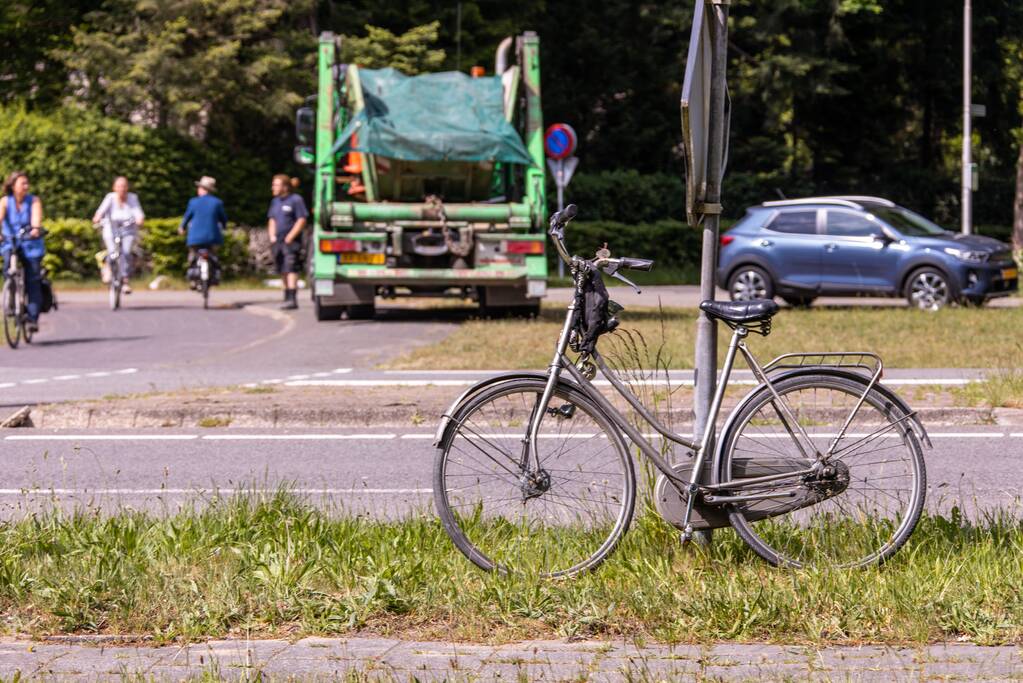 Fietsster ernstig gewond na aanrijding met vrachtwagen