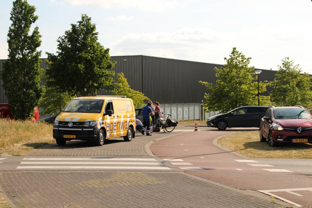 Fietser aangereden door bestelbus op Rotonde 14