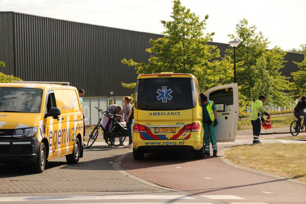 Fietser aangereden door bestelbus op Rotonde 14