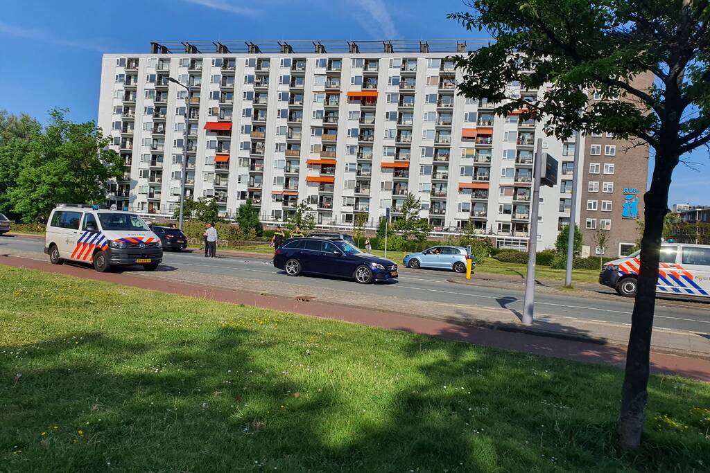 Behoorlijke schade na aanrijding in Delfshaven