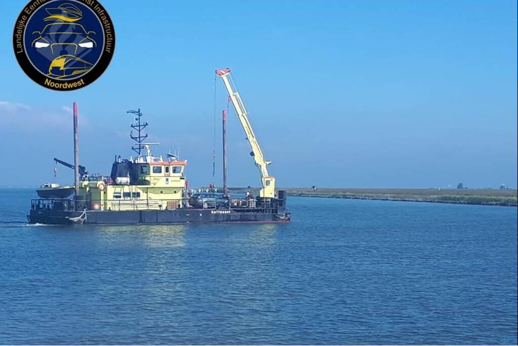 Vissersboot botst op gedumpte gereedschapskist