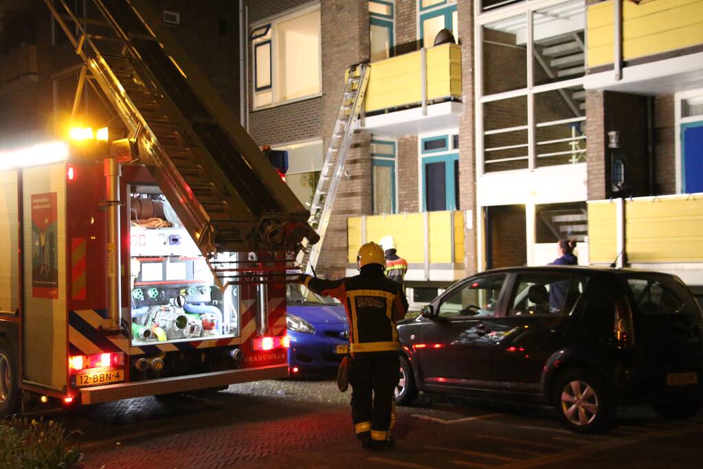 Brandgerucht door beslagen ramen van woning