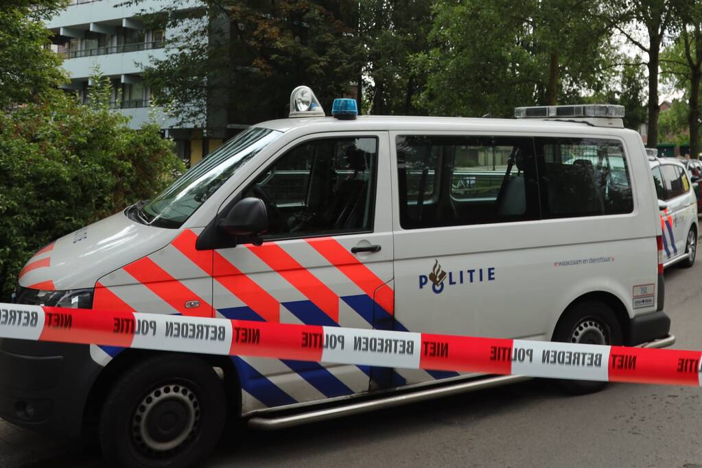 Bestuurder bestelbus gaat ervandoor na ongeval