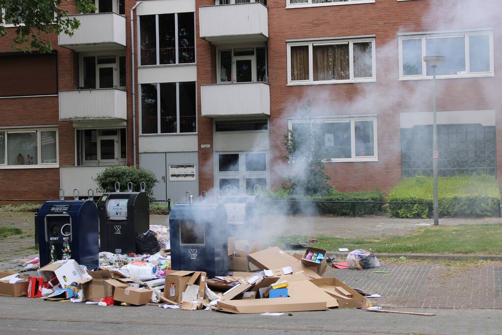 Brand in ondergrondse vuilcontainer