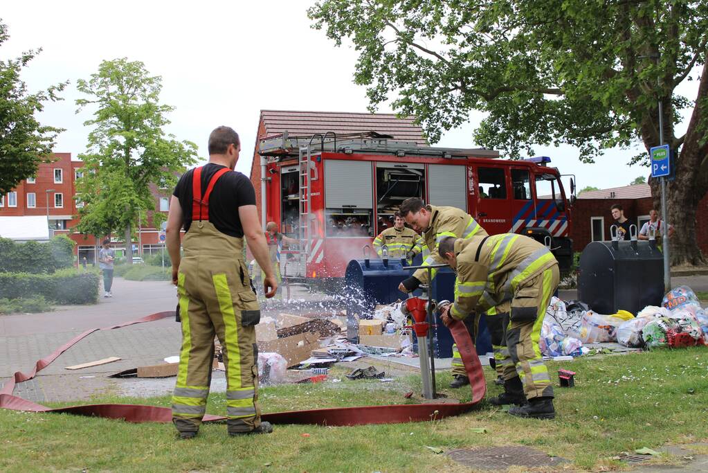 Brand in ondergrondse vuilcontainer