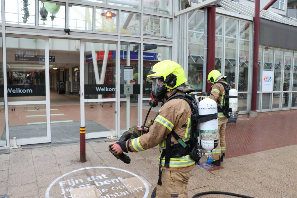 Flinke brand bij winkelcentrum Koperwiek