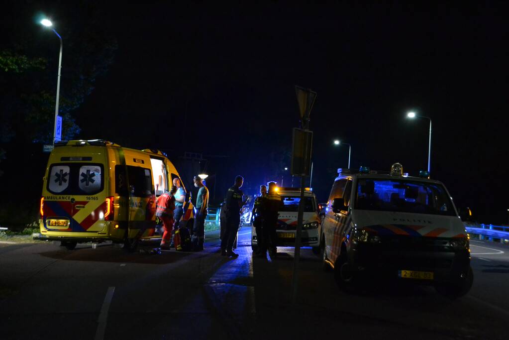 Vrouw zwaargewond uit sloot gehaald