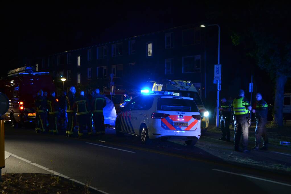 Vrouw zwaargewond uit sloot gehaald