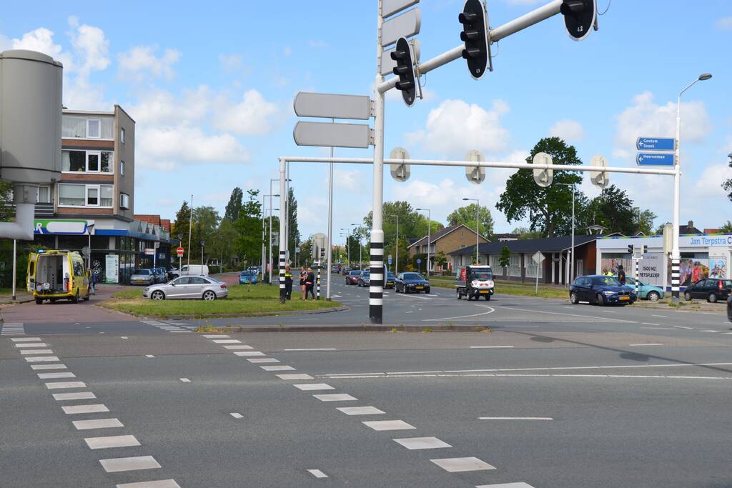 Persoon gewond na aanrijding met auto