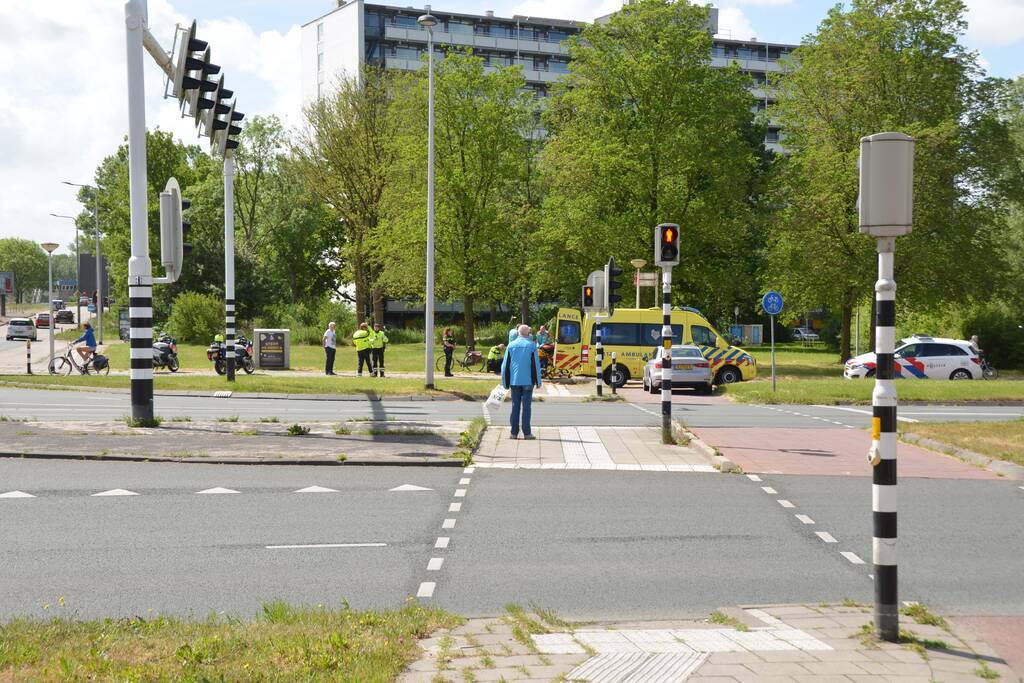 Persoon gewond na aanrijding met auto