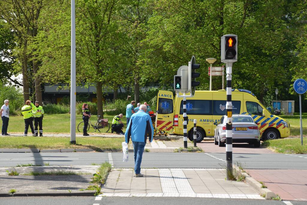 Persoon gewond na aanrijding met auto