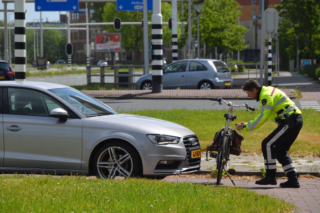 Persoon gewond na aanrijding met auto