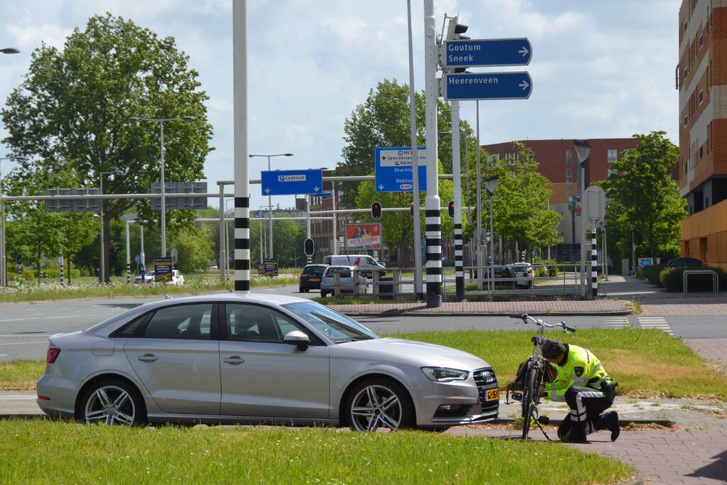 Persoon gewond na aanrijding met auto