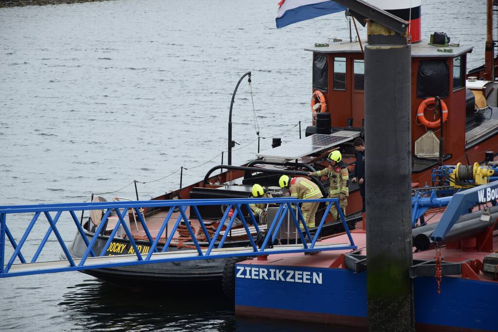 Brand in ruim van stoomsleper Dockyard III