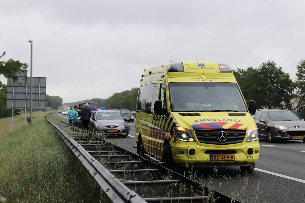 Kop-staart aanrijding tussen twee auto's