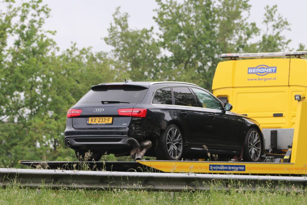Kop-staart aanrijding tussen twee auto's