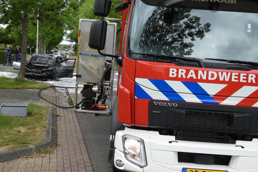 Auto verwoest door brand