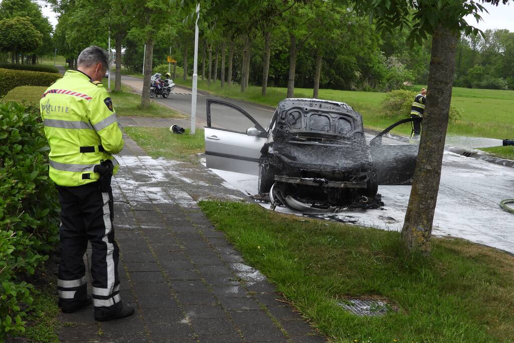 Auto verwoest door brand