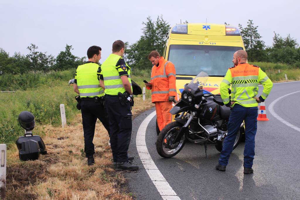 Motorrijder onderuit op afrit