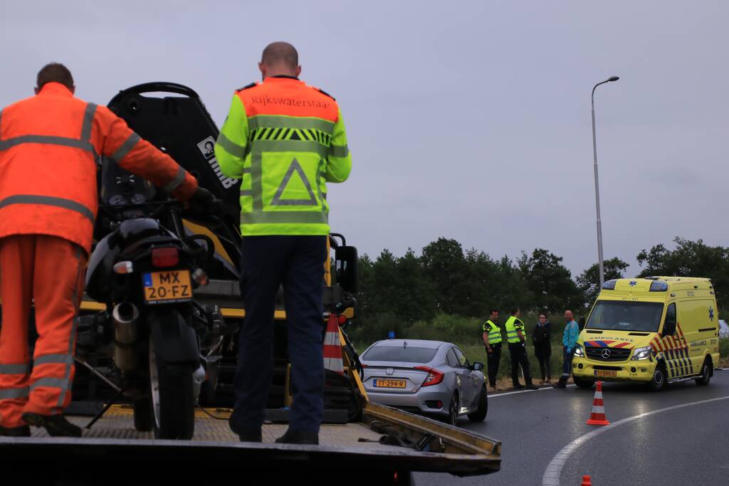 Motorrijder onderuit op afrit